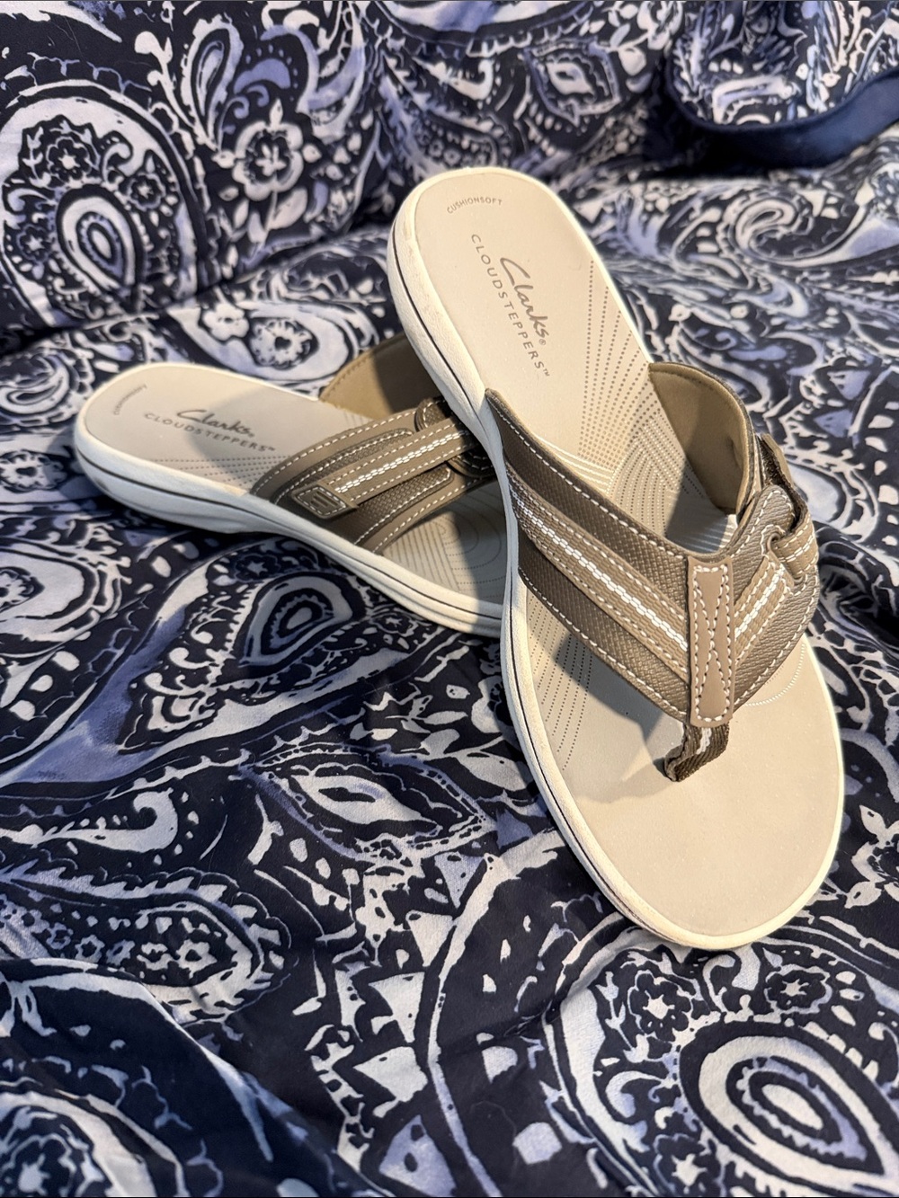 Clarks Women’s Taupe/Brown Cloudsteppers Comfort Flip Flops